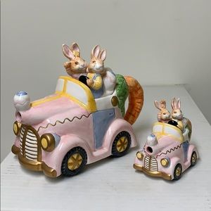 Omnibus Easter tea pots decor